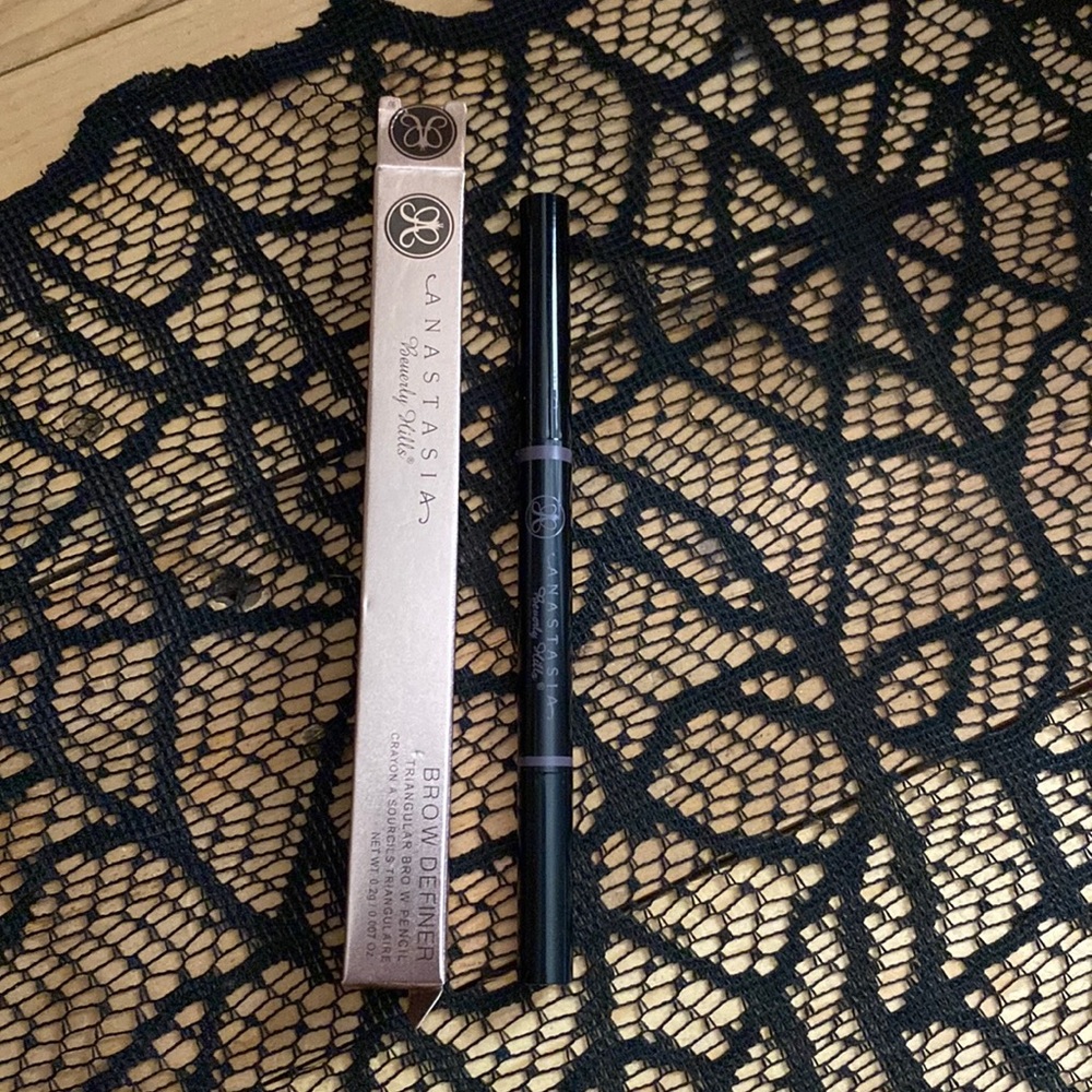 Anastasia Beverly Hills Brow Definer Triangular Brow Pencil in medium Brown new